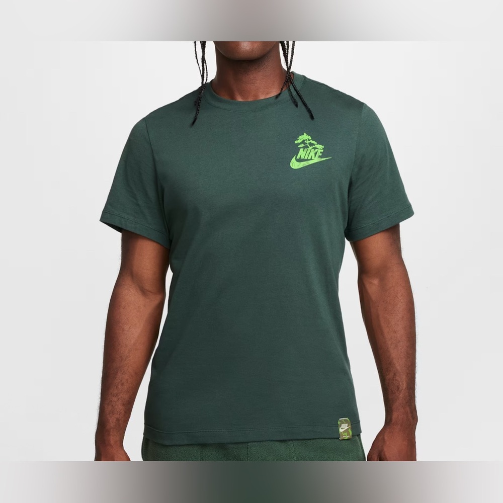 NIKE Sportswear Club TShirt EUC